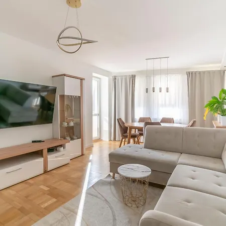 Turkusowy Self Check In Wrocław