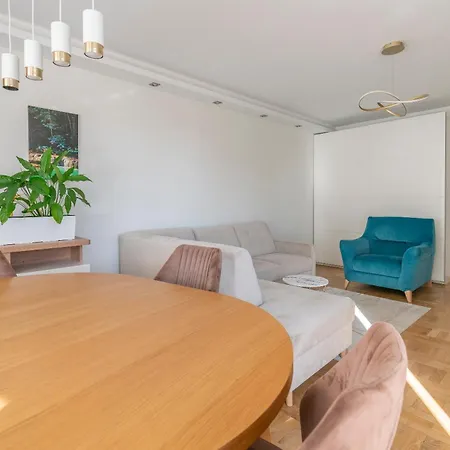 Turkusowy Self Check In * 弗罗茨瓦夫