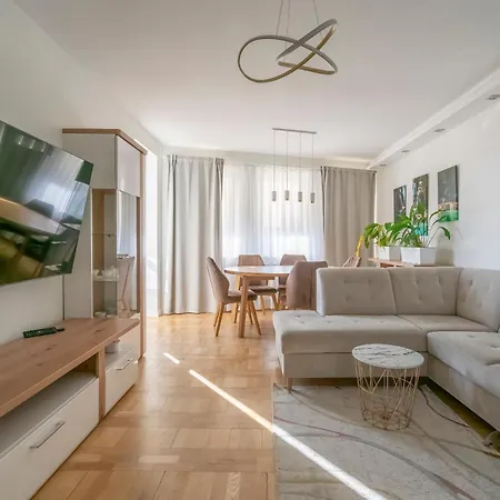 Turkusowy Self Check In * 弗罗茨瓦夫