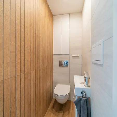 Turkusowy Self Check In * 弗罗茨瓦夫